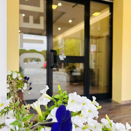 Hotel Benaco Mavras Peschiera del Garda Exterior photo